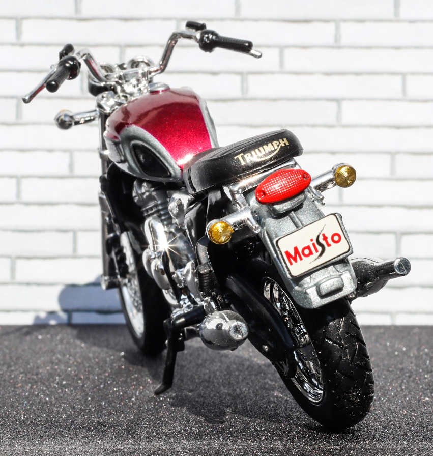 Maisto Triumph Thunderbird 900